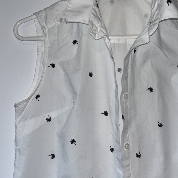 Palm Tree Sleeveless Button Down - Picture 2 of 4